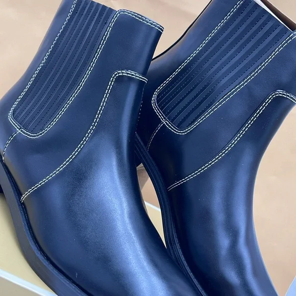 Michael Kors ELLA FLAT BOOTIE
FAUX LEATHER
49F4ELFE5L
BLACK - Picture 5 of 16